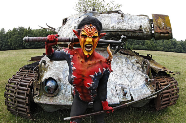GEEK ART: Tank-Devil Bodypainting