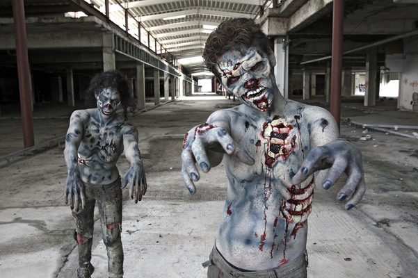 GEEK ART: Zombie-Apokalypse / Zombie Apocalypse Bodypainting