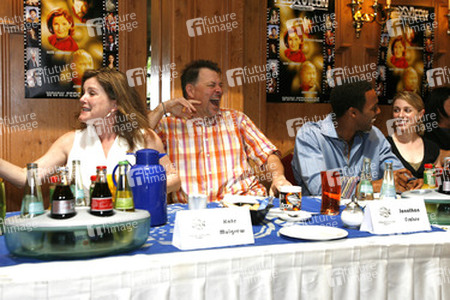 Kate Mulgrew, Jonathan Frakes, Anthony Montgomery, Laura Bertram