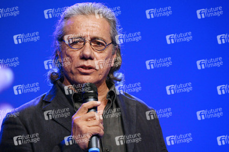 Edward James Olmos