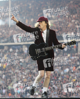 Angus Young (AC/DC)