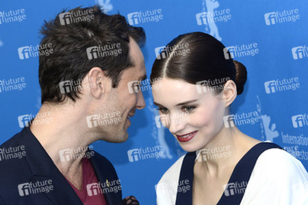 Jude Law, Rooney Mara