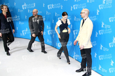 Jude Law, Scott Z. Burns, Rooney Mara, Steven Soderbergh