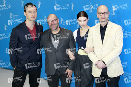 Jude Law, Scott Z. Burns, Rooney Mara, Steven Soderbergh