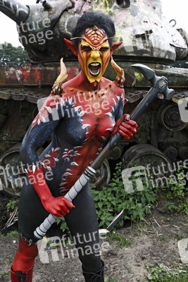 GEEK ART: Tank-Devil Bodypainting