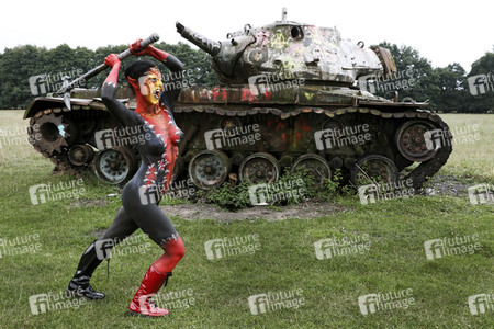 GEEK ART: Tank-Devil Bodypainting