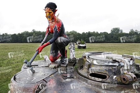 GEEK ART: Tank-Devil Bodypainting