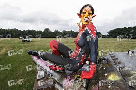 GEEK ART: Tank-Devil Bodypainting