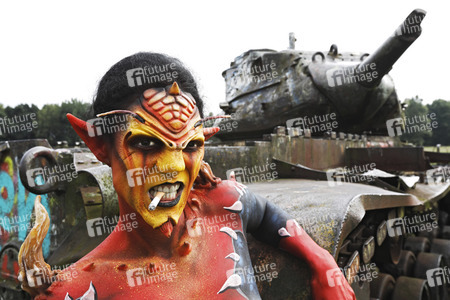 GEEK ART: Tank-Devil Bodypainting