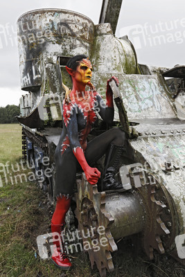 GEEK ART: Tank-Devil Bodypainting