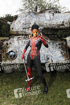 GEEK ART: Tank-Devil Bodypainting