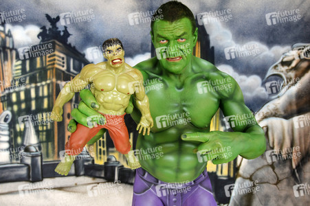 GEEK ART: Hulk vs Iron Quinn Bodypainting