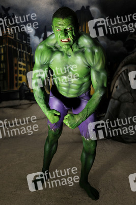 GEEK ART: Hulk vs Iron Quinn Bodypainting