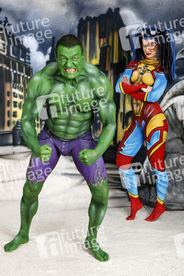 GEEK ART: Hulk vs Iron Quinn Bodypainting