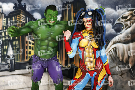 GEEK ART: Hulk vs Iron Quinn Bodypainting