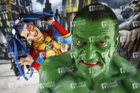 GEEK ART: Hulk vs Iron Quinn Bodypainting