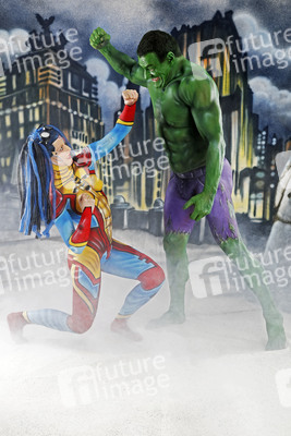 GEEK ART: Hulk vs Iron Quinn Bodypainting