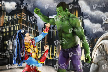 GEEK ART: Hulk vs Iron Quinn Bodypainting