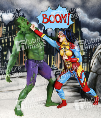 GEEK ART: Hulk vs Iron Quinn Bodypainting