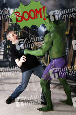 GEEK ART: Hulk vs Iron Quinn Bodypainting