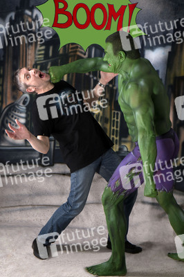 GEEK ART: Hulk vs Iron Quinn Bodypainting