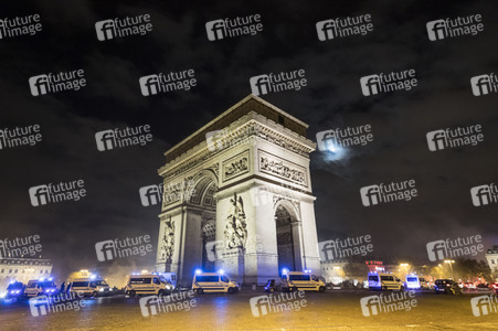 Ausschreitungen nach Demonstration der Warnwesten in Paris