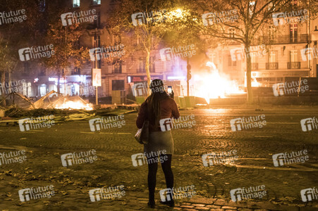 Ausschreitungen nach Demonstration der Warnwesten in Paris