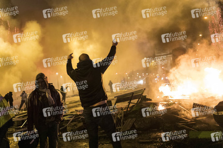 Ausschreitungen nach Demonstration der Warnwesten in Paris