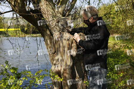 NATURE ART: Baum am Fischteich / Tree at the Fish Pond Bodypainting