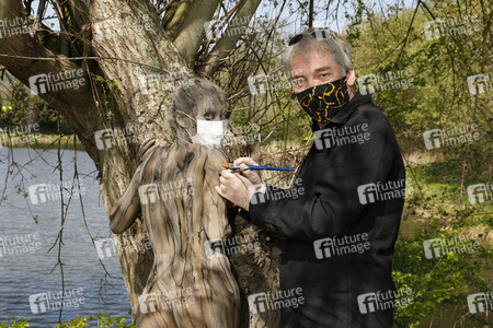 NATURE ART: Baum am Fischteich / Tree at the Fish Pond Bodypainting