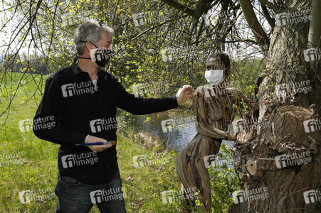 NATURE ART: Baum am Fischteich / Tree at the Fish Pond Bodypainting