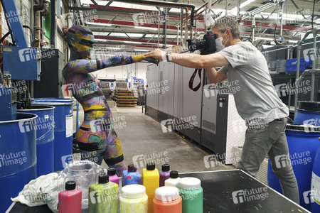 BodyArt Kunstperformance von Jörg Düsterwald mit Aktmodell in Hannover