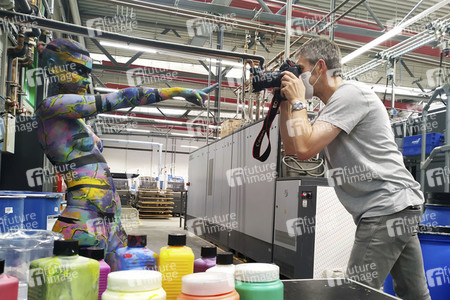 BodyArt Kunstperformance von Jörg Düsterwald mit Aktmodell in Hannover