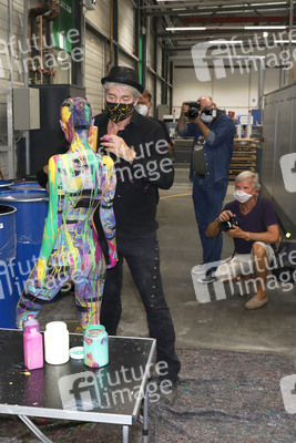 BodyArt Kunstperformance von Jörg Düsterwald mit Aktmodell in Hannover