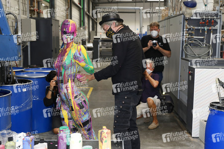 BodyArt Kunstperformance von Jörg Düsterwald mit Aktmodell in Hannover