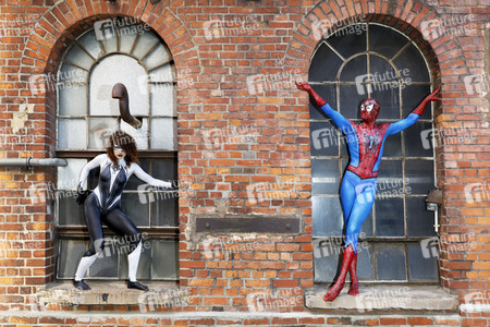 GEEK ART: Spider-Man und Spider-Gwen Bodypainting