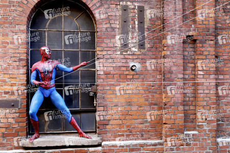 GEEK ART: Spider-Man und Spider-Gwen Bodypainting