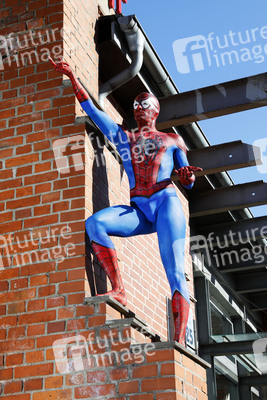 GEEK ART: Spider-Man und Spider-Gwen Bodypainting