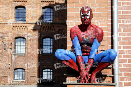 GEEK ART: Spider-Man und Spider-Gwen Bodypainting