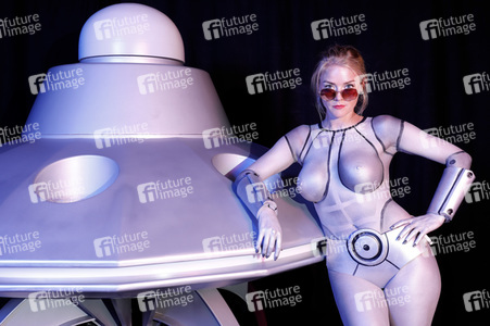 GEEK ART: UFO Bodypainting