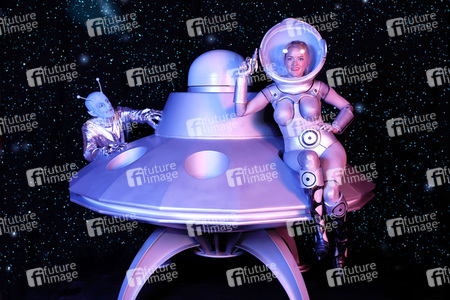 GEEK ART: UFO Bodypainting