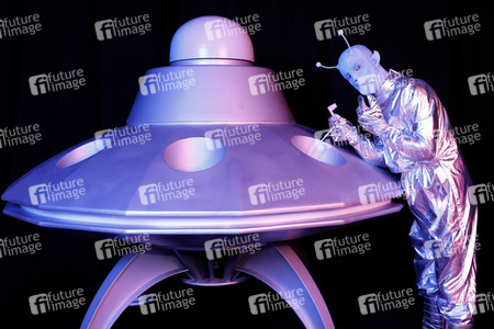 GEEK ART: UFO Bodypainting