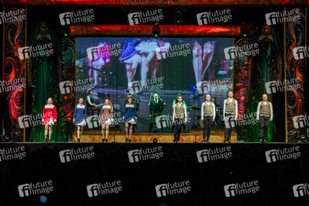 Tanzshow 'Cornamusa - World of Pipe Rock and Irish Dance' in Erf