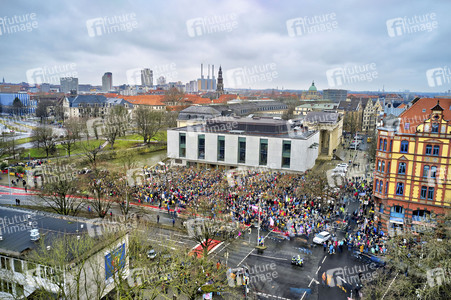 Bunt statt Braun-Demonstration in Hannover