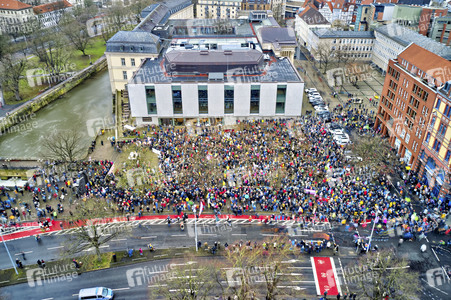 Bunt statt Braun-Demonstration in Hannover