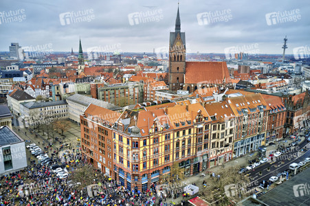 Bunt statt Braun-Demonstration in Hannover