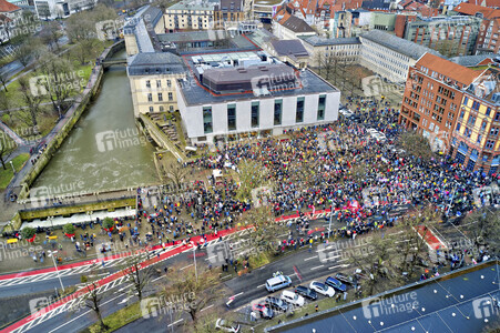 Bunt statt Braun-Demonstration in Hannover