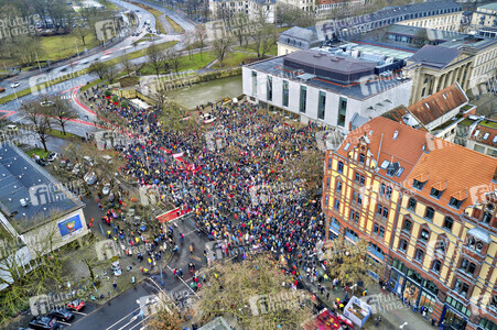 Bunt statt Braun-Demonstration in Hannover