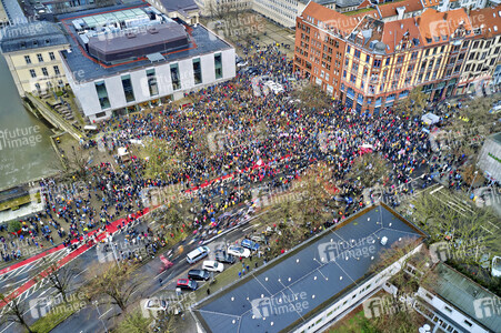 Bunt statt Braun-Demonstration in Hannover