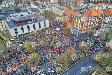 Bunt statt Braun-Demonstration in Hannover